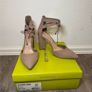 NEW Gianni Bini Bealina ankle tie block heels